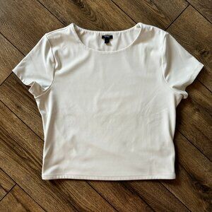Express Body Contour Crop Short Sleeve Tee in Cream